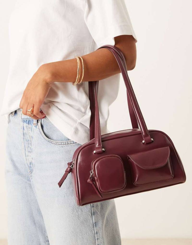 ASOS DESIGN - Bowler-Tasche in Burgunderrot mit mehreren Taschen von ASOS DESIGN