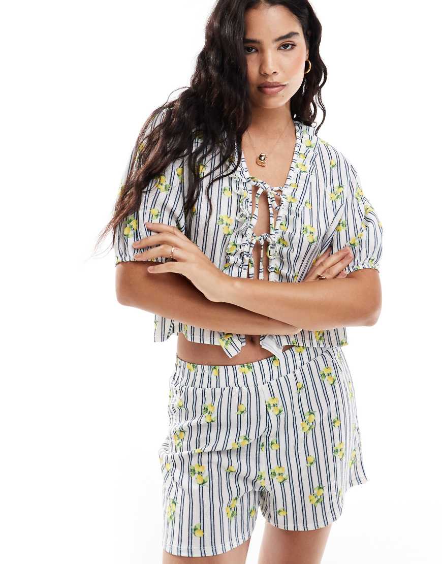 ASOS DESIGN - Boxer-Shorts mit Zitronen- und Streifenprint, Kombiteil-Bunt ASOS DESIGN - Boxer-Shorts mit Zitronen- und Streifenprint, Kombiteil-Bunt von ASOS DESIGN
