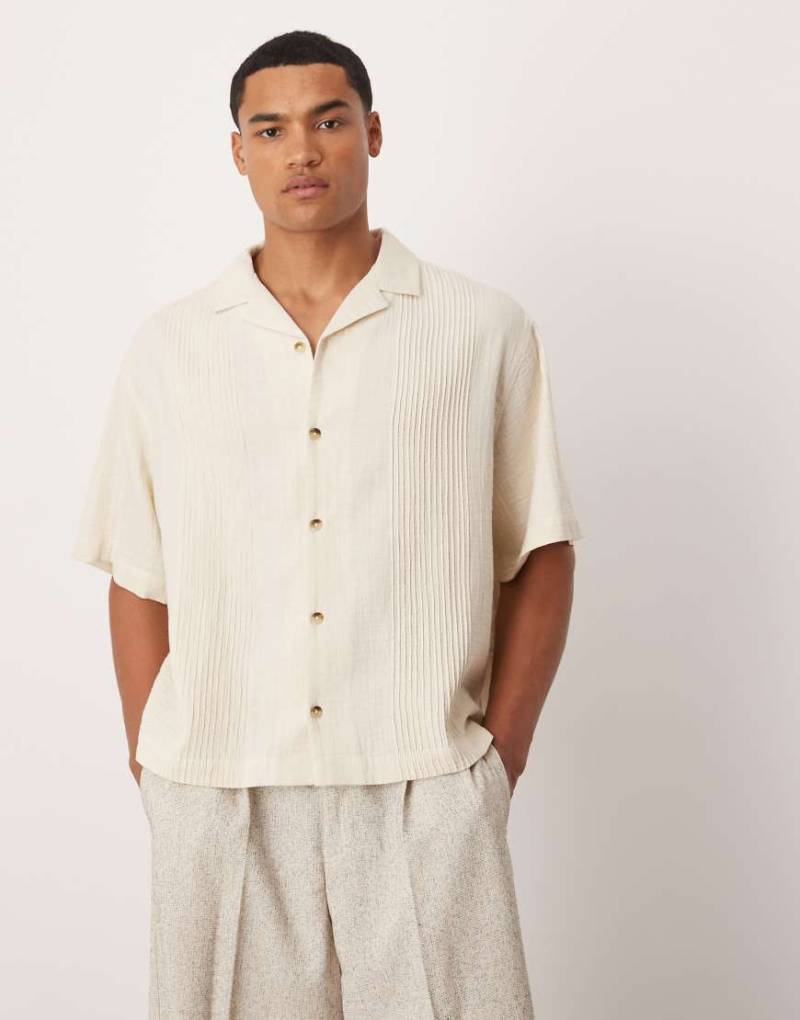 ASOS DESIGN - Boxy Fit Hemd in Stein mit Reverskragen und Biesen-Neutral von ASOS DESIGN
