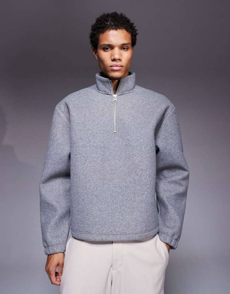 ASOS DESIGN - Boxy Fit Oversize-Sweatshirt aus Filz in Grau mit Trichterkragen und kurzem Reißverschluss von ASOS DESIGN