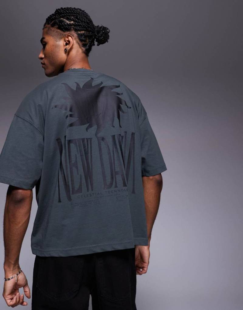ASOS DESIGN - Boxy Fit Oversize-T-Shirt in Anthrazit mit Himmelskörper-Print-Grau von ASOS DESIGN