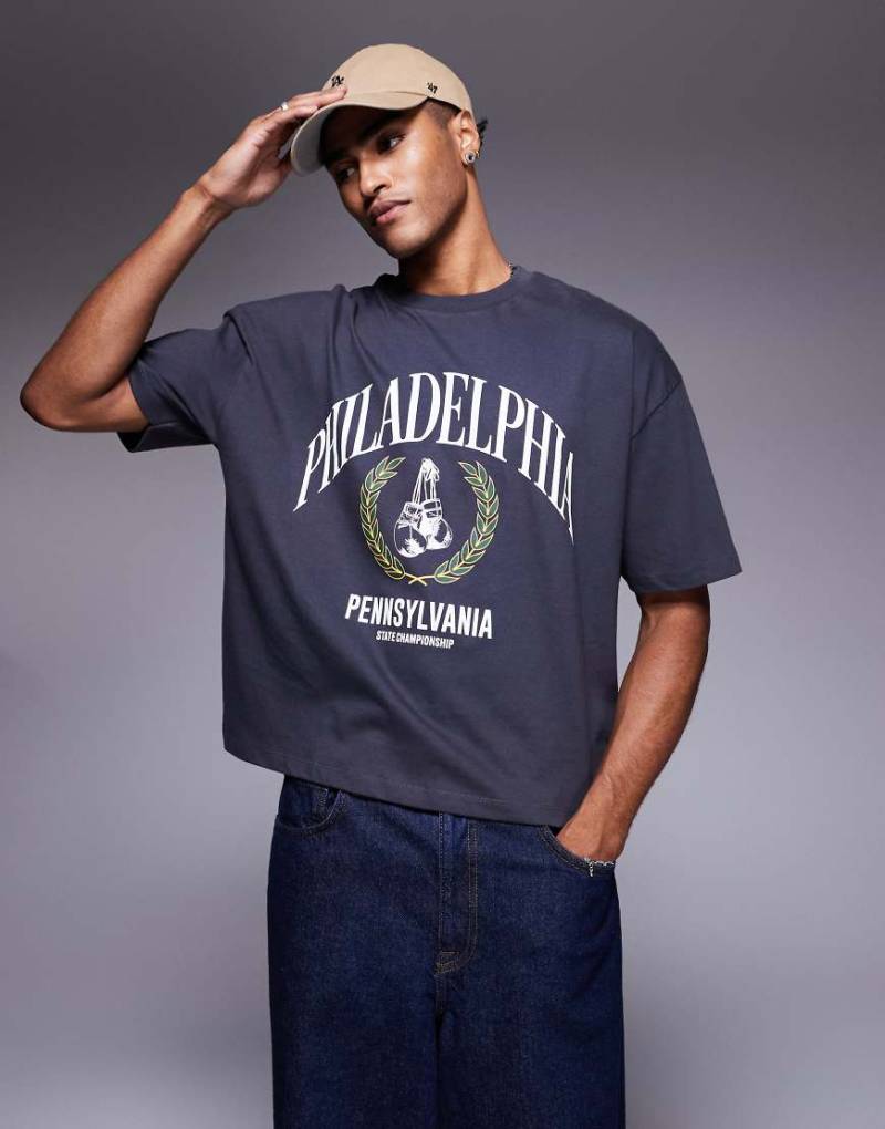 ASOS DESIGN - Boxy Fit Oversize-T-Shirt in Anthrazit mit Sport-Print-Grau von ASOS DESIGN
