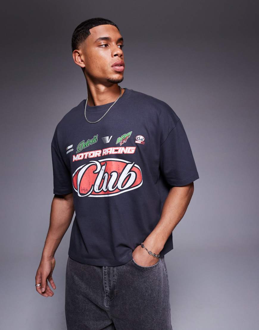 ASOS DESIGN - Boxy Fit Oversize-T-Shirt in Anthrazit mit Sport-Print-Grau ASOS DESIGN - Boxy Fit Oversize-T-Shirt in Anthrazit mit Sport-Print-Grau von ASOS DESIGN