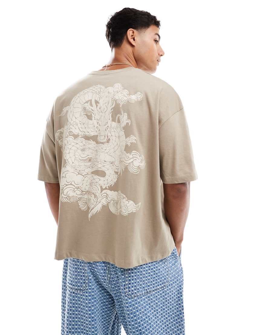 ASOS DESIGN - Boxy Fit Oversize-T-Shirt in Beige mit Drachen-Grafik-Neutral von ASOS DESIGN