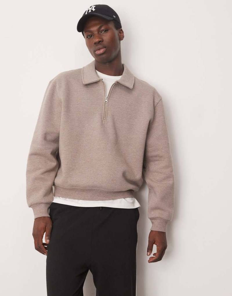 ASOS DESIGN - Premium - Rugby-Sweatshirt in Boxy-Passform in meliertem Braun mit Oversize-Schnitt und Polokragen von ASOS DESIGN