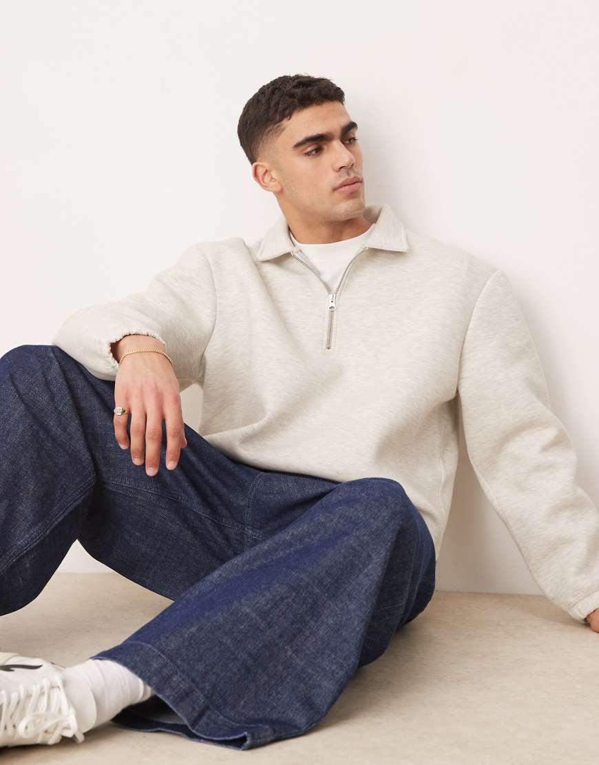 ASOS DESIGN - Boxy-Fit-Sweatshirt in Oversize-Passform aus Material in Neoprenoptik in grau meliert mit kurzem Reißverschluss-Weiß von ASOS DESIGN