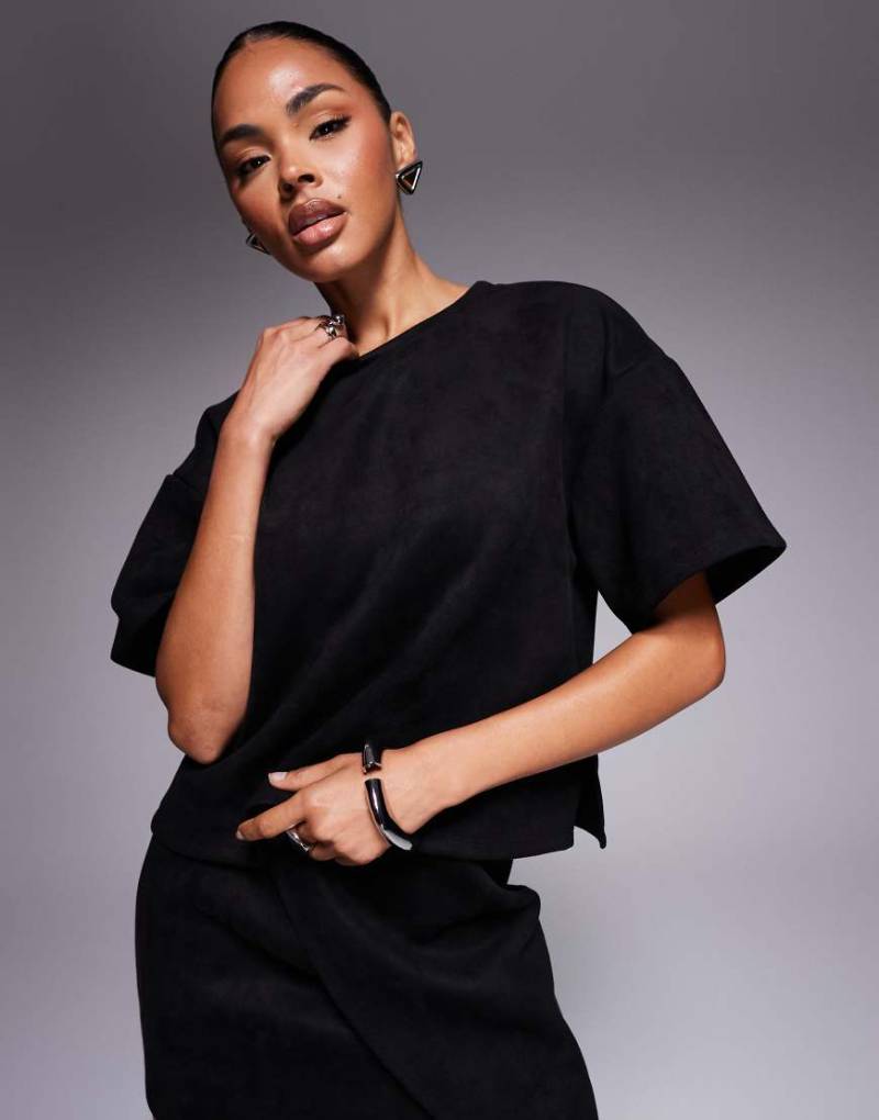 ASOS DESIGN - Kastiges T-Shirt aus Wildlederimitat in Schwarz, Kombiteil von ASOS DESIGN