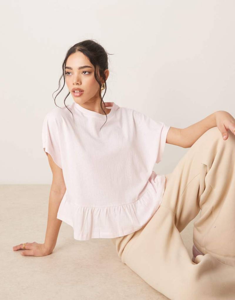 ASOS DESIGN - Boxy-Fit-T-Shirt in rosa Leinenoptik mit Schößchen von ASOS DESIGN