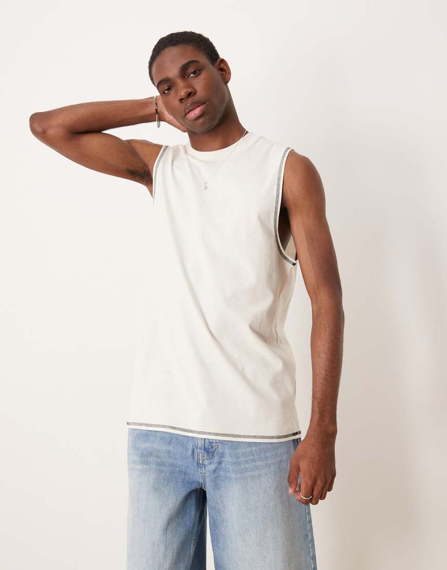 ASOS DESIGN - Boxy Fit Tanktop in Creme mit Rundhalsausschnitt-Weiß von ASOS DESIGN