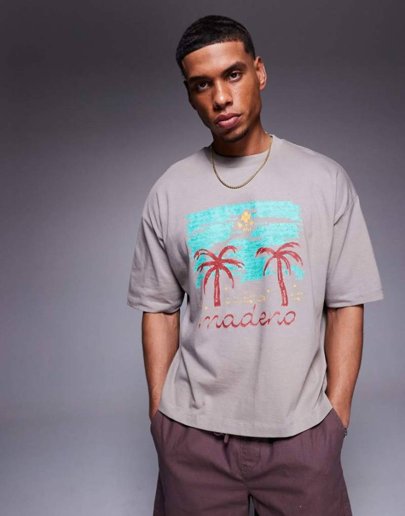 ASOS DESIGN - Boxy Oversize-T-Shirt in Braun mit Palmenbaum-Grafik von ASOS DESIGN