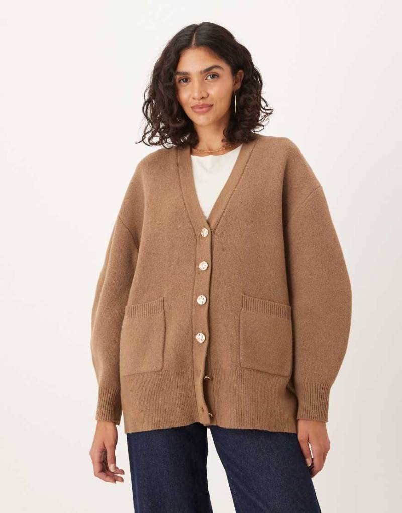 ASOS DESIGN - Boyfriend-Strickjacke aus strukturiertem Garn in Mokkabraun mit Oversize-Schnitt-Brown von ASOS DESIGN
