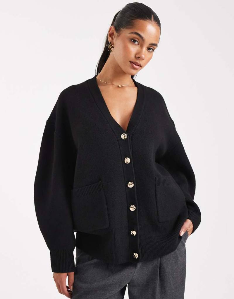 ASOS DESIGN - Boyfriend-Strickjacke aus strukturiertem Garn in Schwarz mit Oversize-Schnitt von ASOS DESIGN