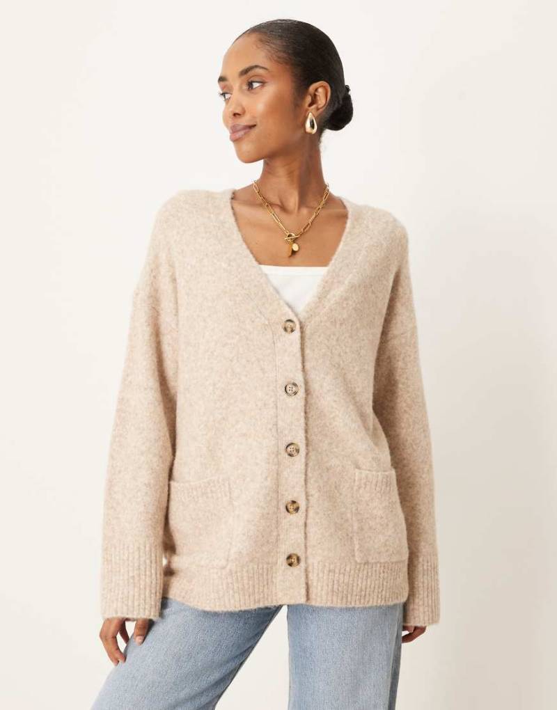 ASOS DESIGN - Boyfriend-Strickjacke in Hellbeige mit Patent-Rippenmuster-Neutral von ASOS DESIGN