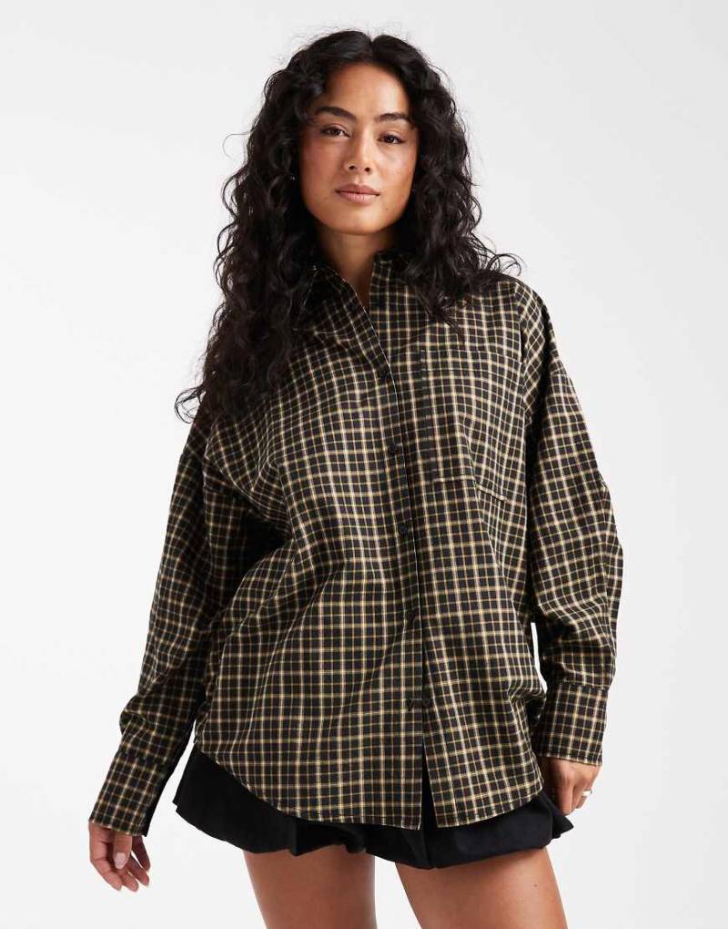 ASOS DESIGN - Braun karierte, verwaschene Oversize-Hemdbluse-Brown von ASOS DESIGN