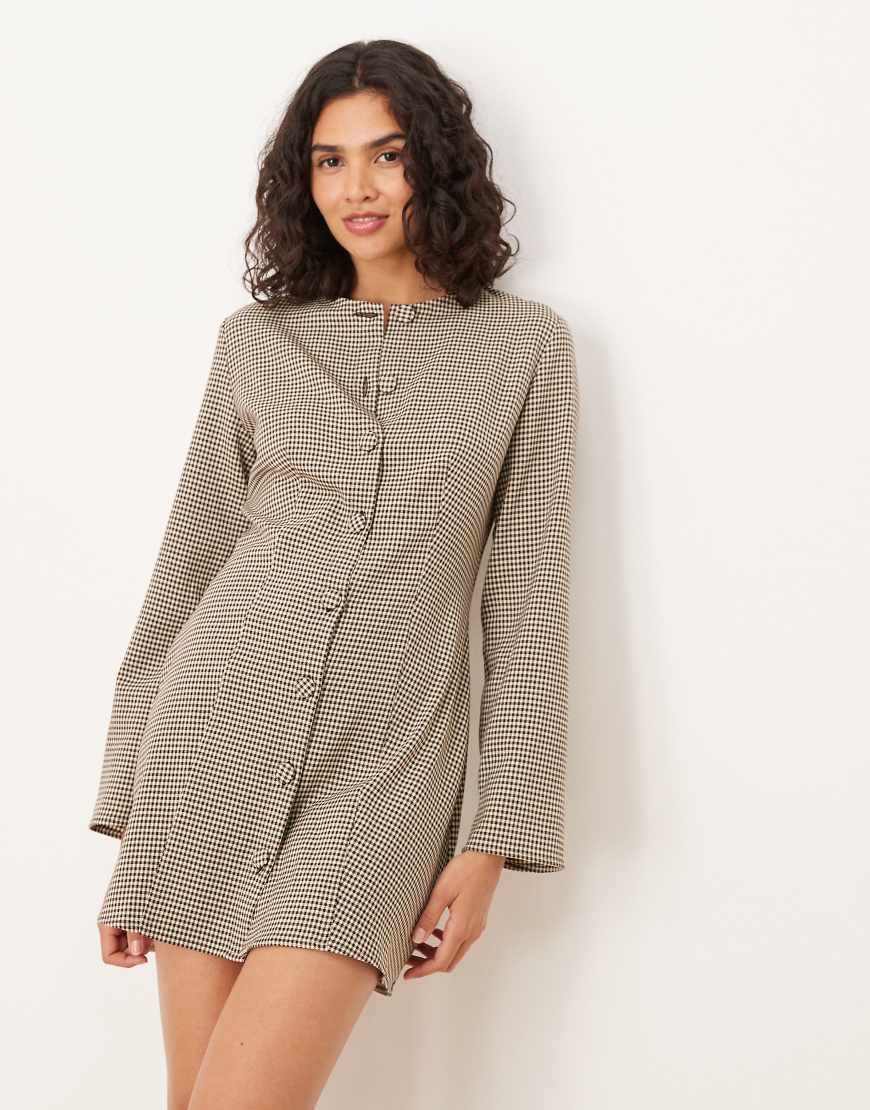 ASOS DESIGN - Braun kariertes Minikleid mit Knopfleiste und Ziernaht von ASOS DESIGN