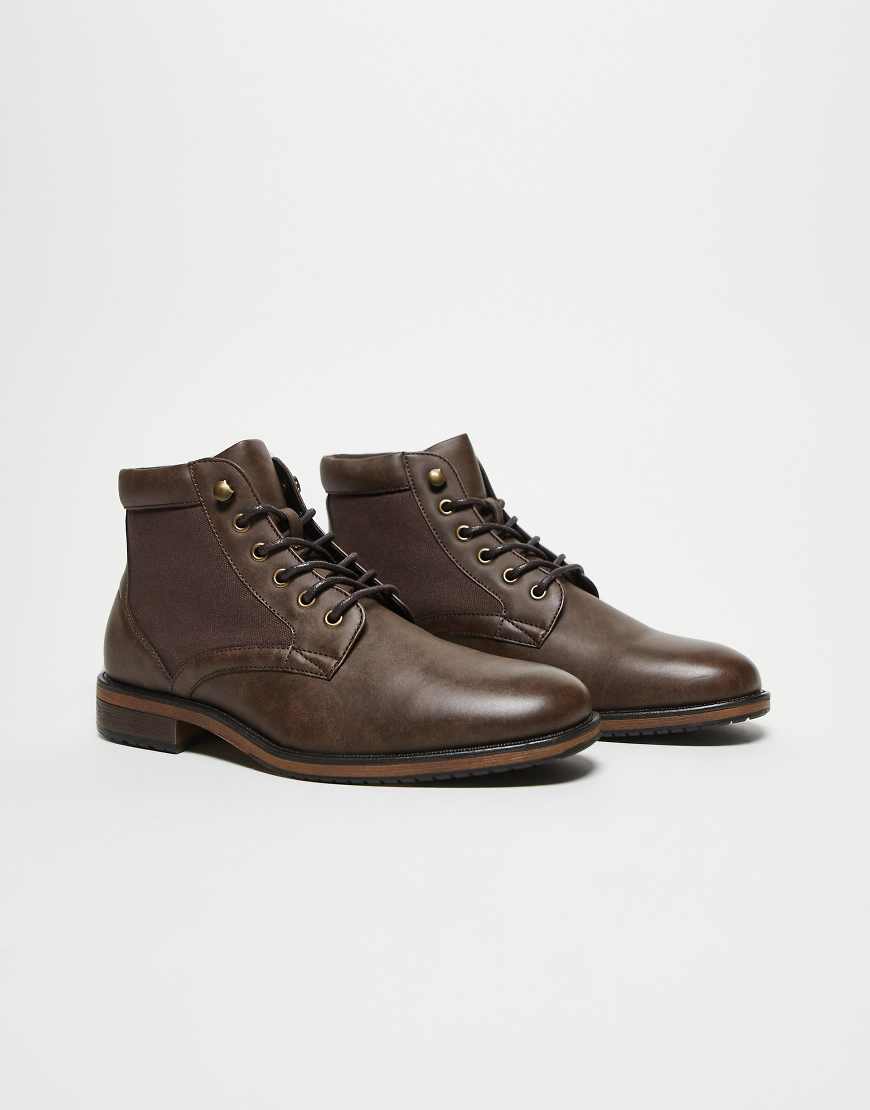 ASOS DESIGN - Braune Arbeiter-Schnürstiefel mit Detail aus Canvas-Brown von ASOS DESIGN