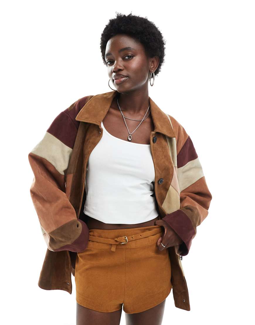 ASOS DESIGN - Braune Jacke aus hochwertigem Wildleder im Patchwork-Design von ASOS DESIGN