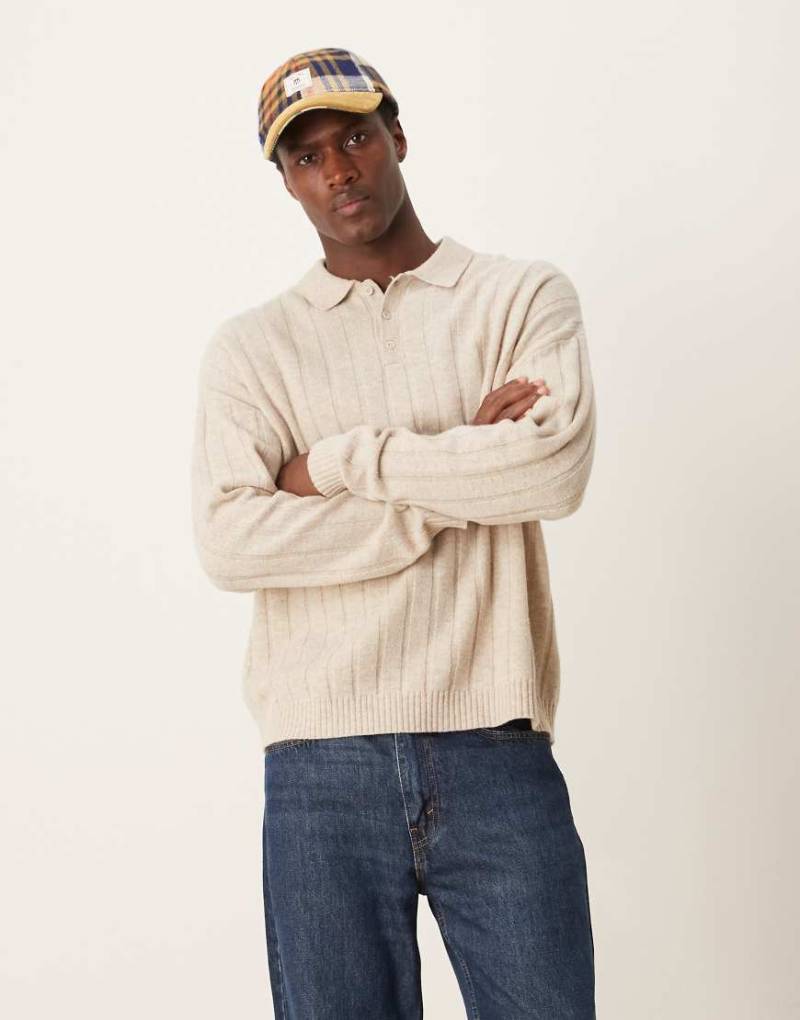 ASOS DESIGN - Breit geripptes Strick-Polohemd aus Lammwolle in Hellbeige mit lockerem Schnitt-Neutral von ASOS DESIGN