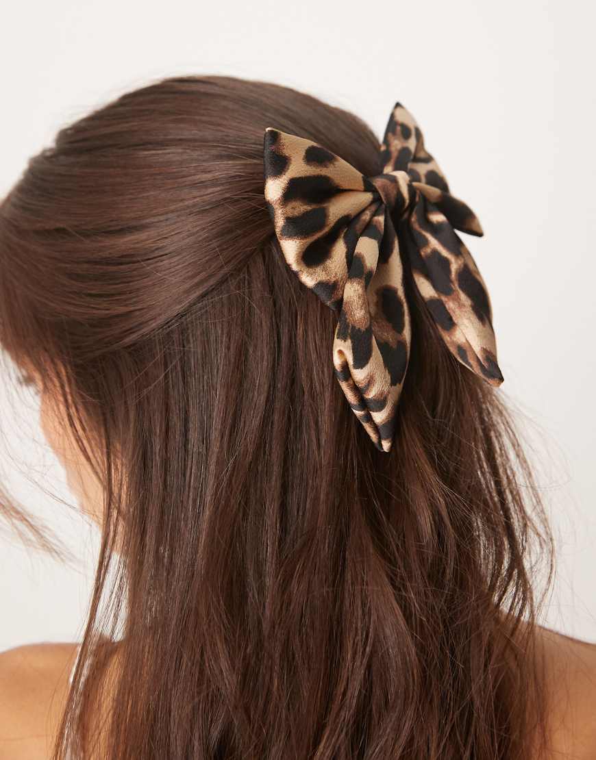 ASOS DESIGN - Breite Schleifen-Haarklammer mit Leopardenmuster-Braun von ASOS DESIGN
