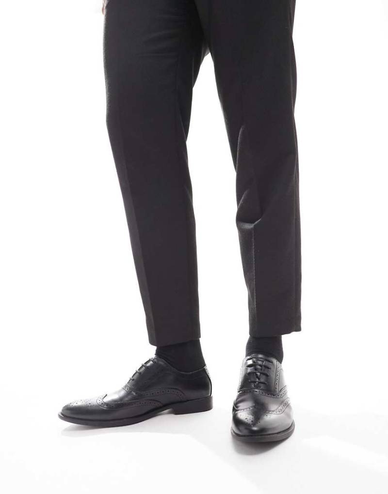 ASOS DESIGN - Budapester-Schuhe aus Kunstleder in Schwarz von ASOS DESIGN