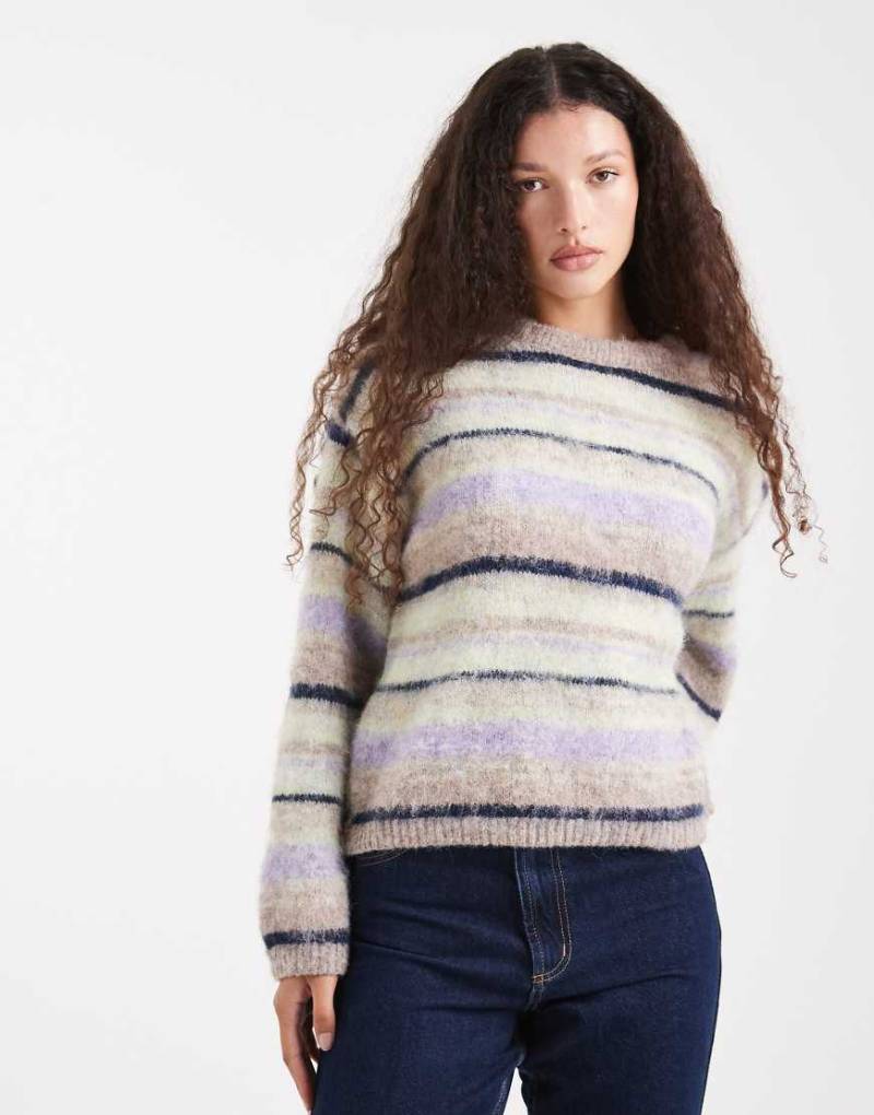 ASOS DESIGN - Bunt gestreifter, angerauter Pullover in Flieder-Lila von ASOS DESIGN