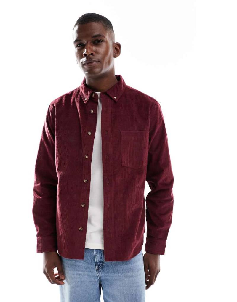 ASOS DESIGN - Burgunderrotes Cord-Hemd in normaler Passform von ASOS DESIGN