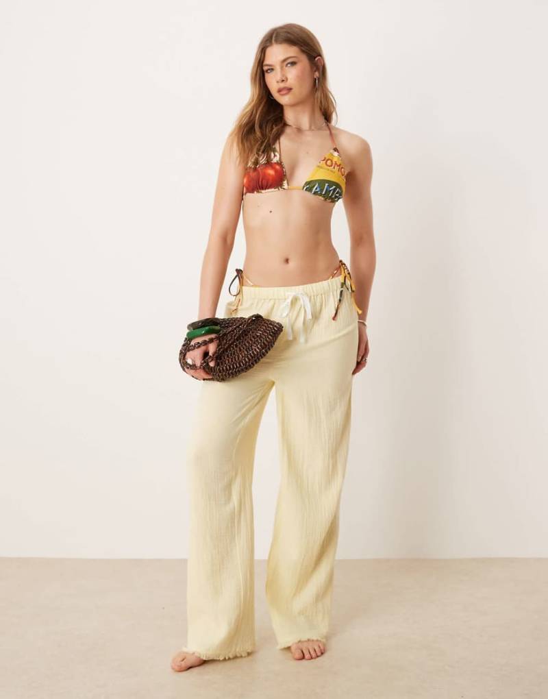 ASOS DESIGN - Callie - Strandhose in Buttermilch aus grob gewebter Baumwolle mit Fransen-Gelb von ASOS DESIGN