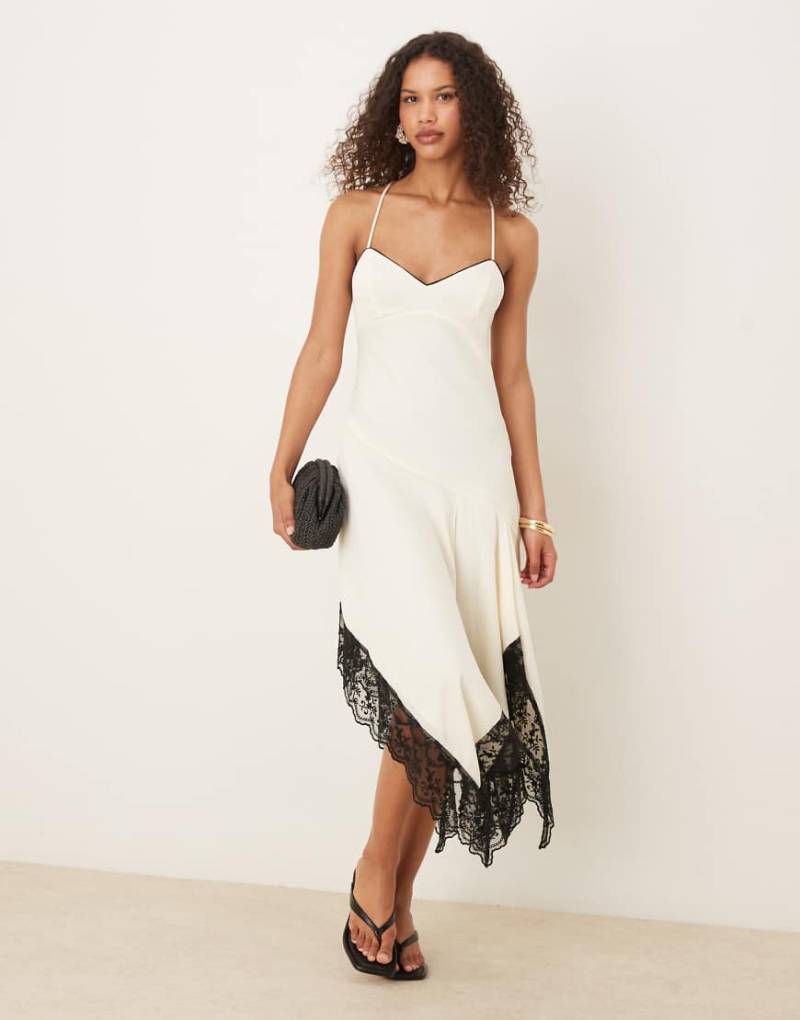 ASOS DESIGN - Camisole-Trägerkleid in Creme mit kontrastierender Spitze in Schwarz und Zipfelsaum-Weiß von ASOS DESIGN