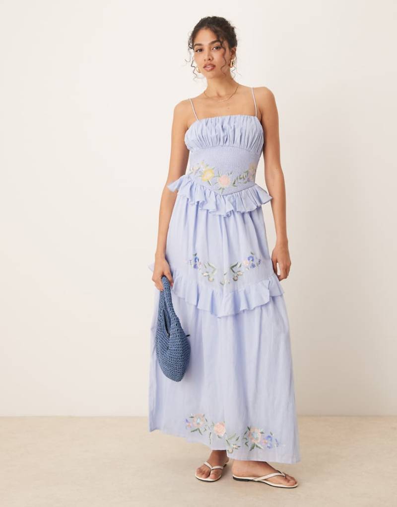 ASOS DESIGN - Camisole-Maxikleid in Blau mit gesmokter Taille und Stickerei von ASOS DESIGN