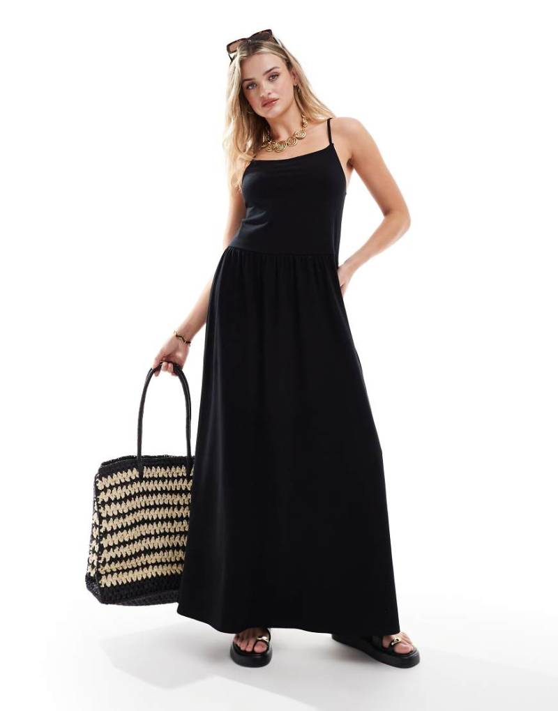ASOS DESIGN - Camisole-Maxikleid in Schwarz mit weitem Saum von ASOS DESIGN