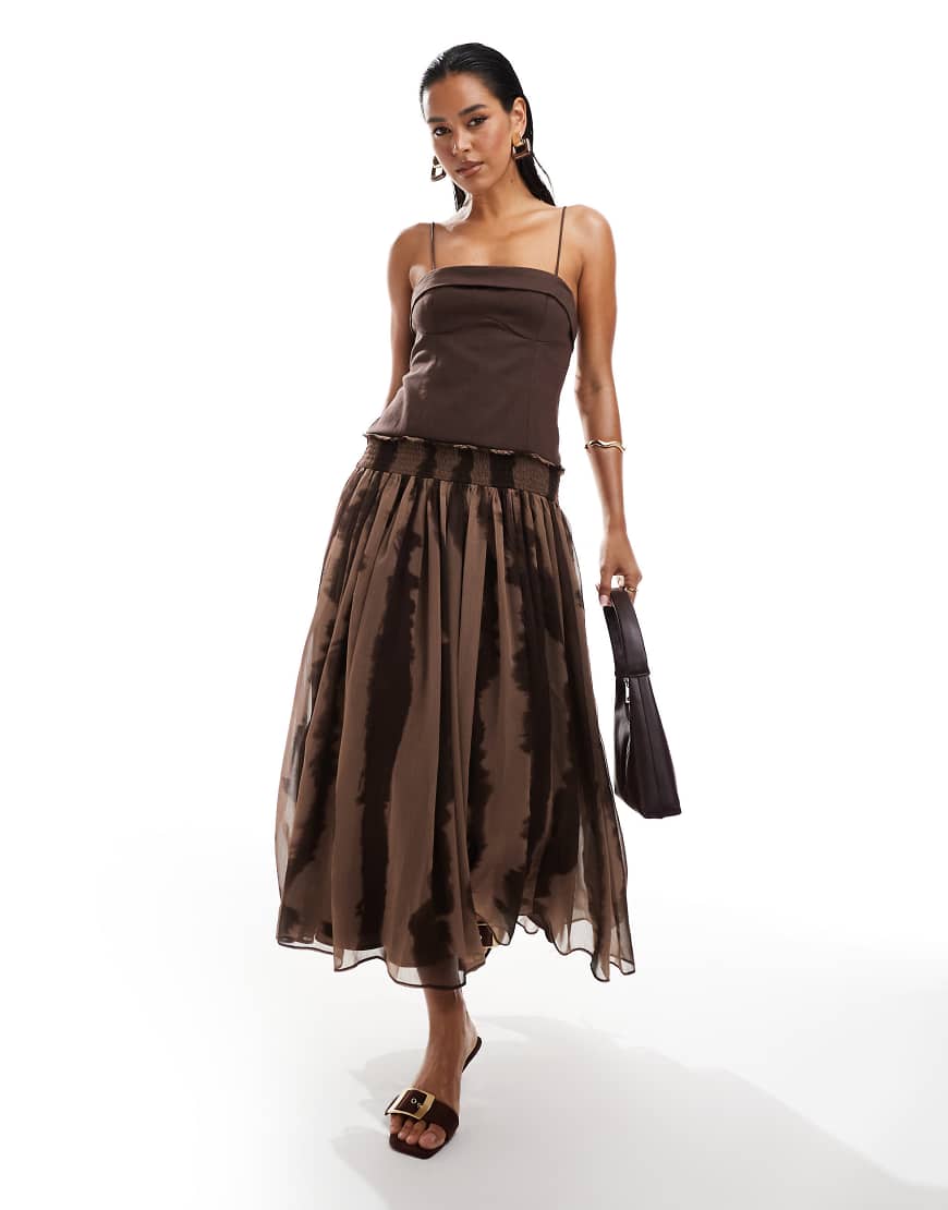 ASOS DESIGN - Camisole-Midikleid in Braun mit tief angelegter Taille von ASOS DESIGN