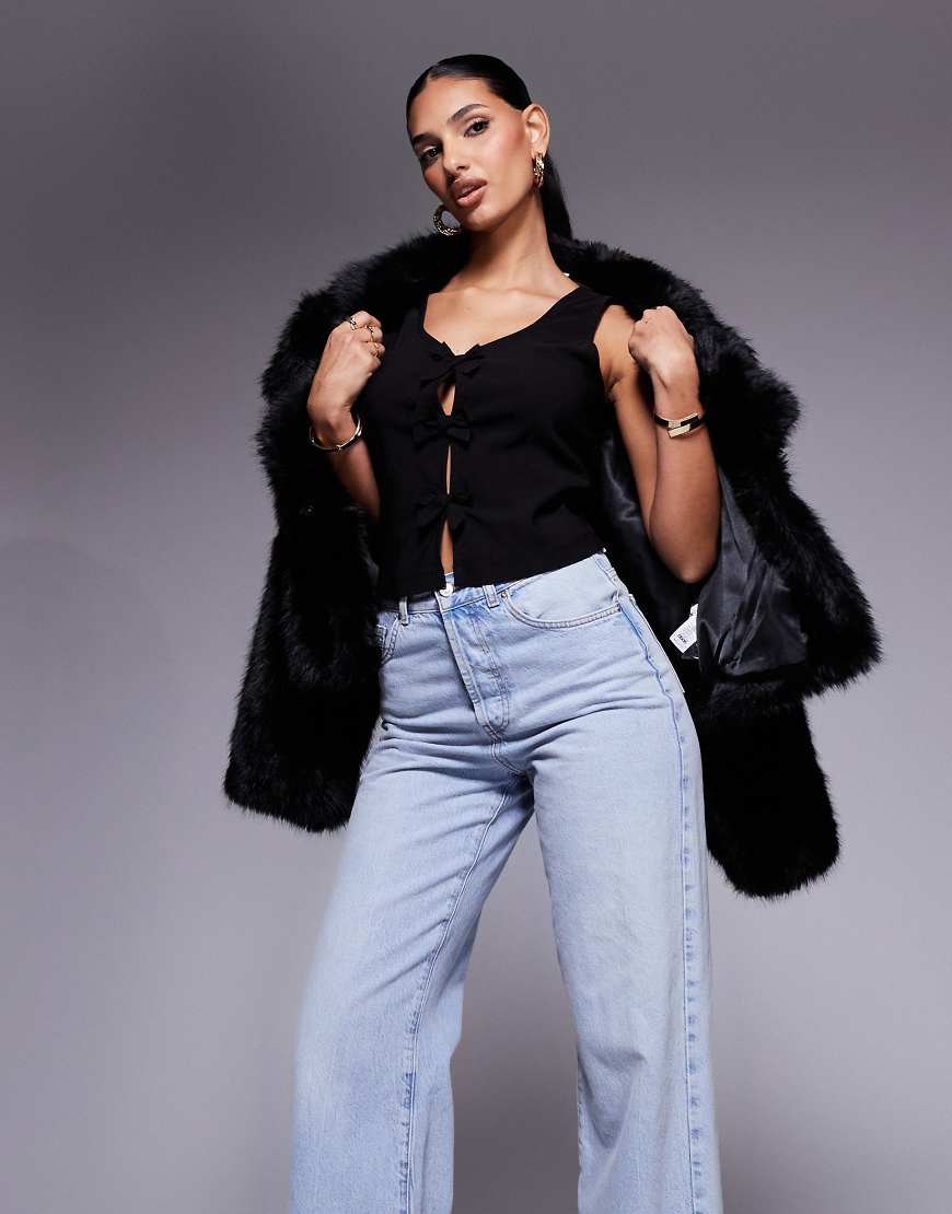 ASOS DESIGN - Camisole-Oberteil aus Bengalin in Schwarz mit kleinen Schleifen von ASOS DESIGN