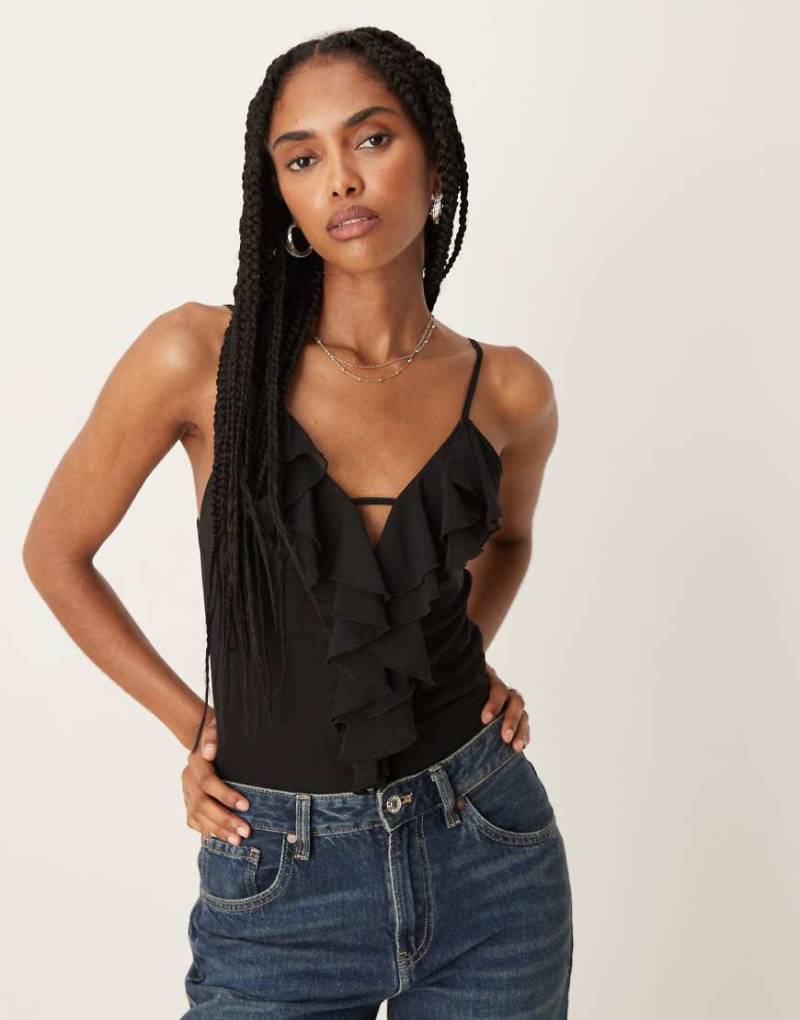 ASOS DESIGN - Camisole-Oberteil aus Mesh in Schwarz mit Rüschen von ASOS DESIGN