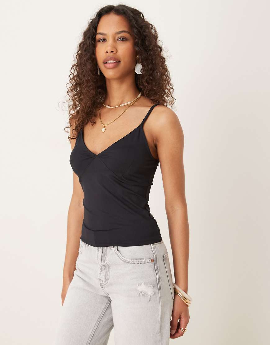 ASOS DESIGN - Camisole-Oberteil aus Polyamid in Schwarz mit Körbchen von ASOS DESIGN