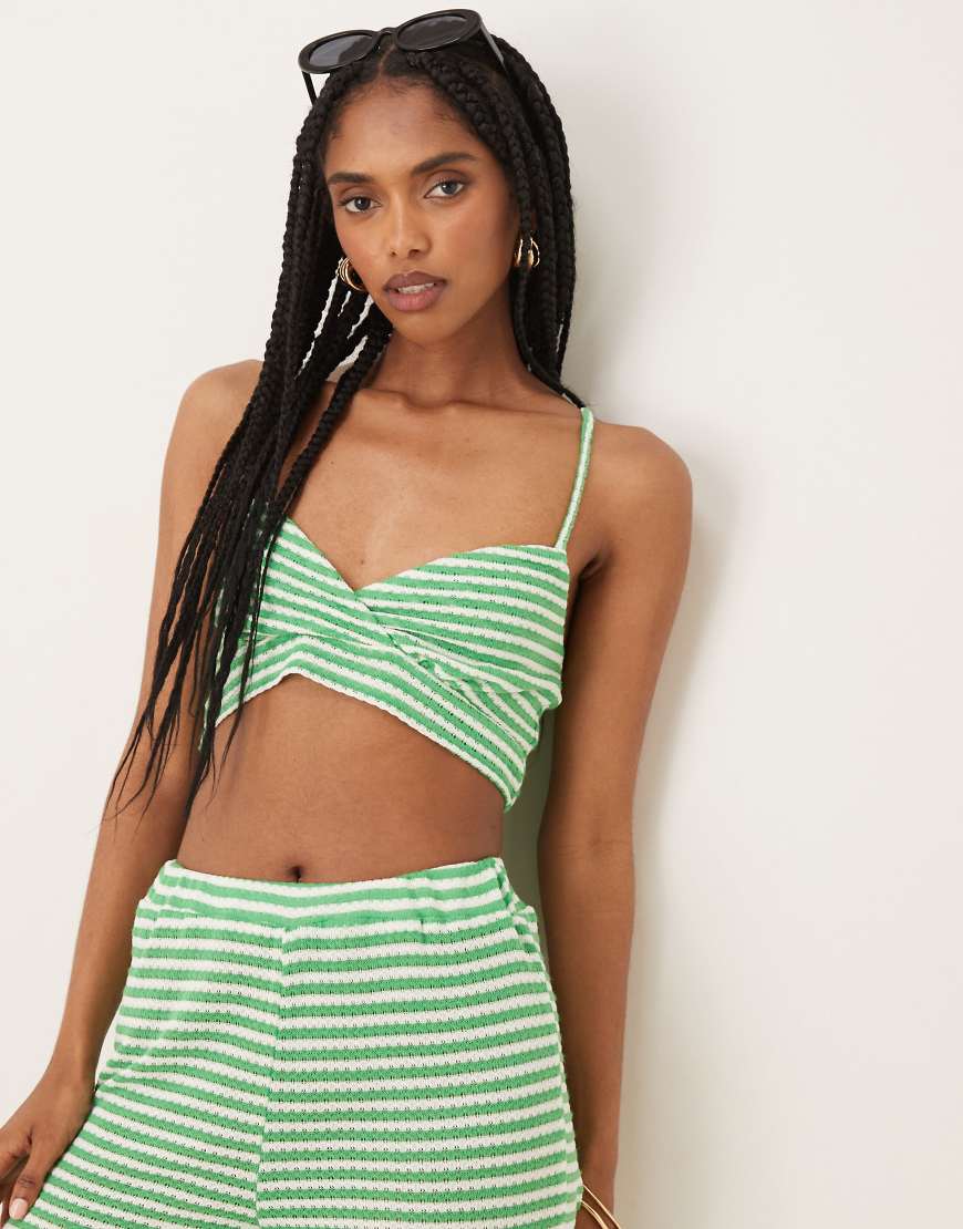 ASOS DESIGN - Camisole-Oberteil aus Strick mit Streifen in Grüm und Weiß, Kombiteil-Bunt von ASOS DESIGN