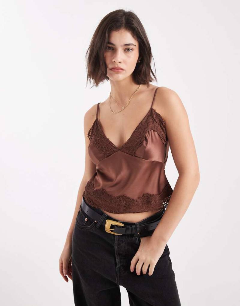 ASOS DESIGN - Camisole-Top aus Satin in Schokobraun mit Spitzenbesatz-Brown von ASOS DESIGN