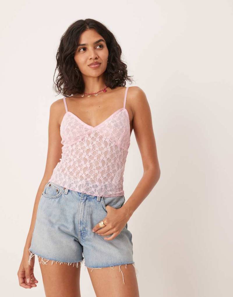 ASOS DESIGN - Camisole-Top aus rosa Spitze mit Kräuselsaum von ASOS DESIGN