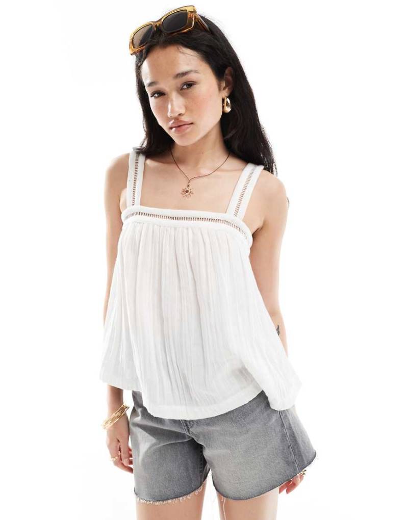 ASOS DESIGN - Camisole-Top in Weiß mit Knitterstruktur, Spitzeneinsatz und gebundener Rückseite-Schwarz von ASOS DESIGN