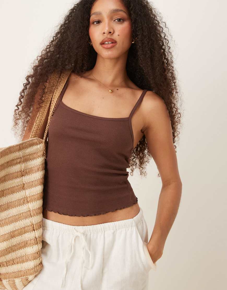 ASOS DESIGN - Camisole-Trägertop in Schokobraun mit Waffelstruktur und Kräuselsaum ASOS DESIGN - Camisole-Trägertop in Schokobraun mit Waffelstruktur und Kräuselsaum von ASOS DESIGN