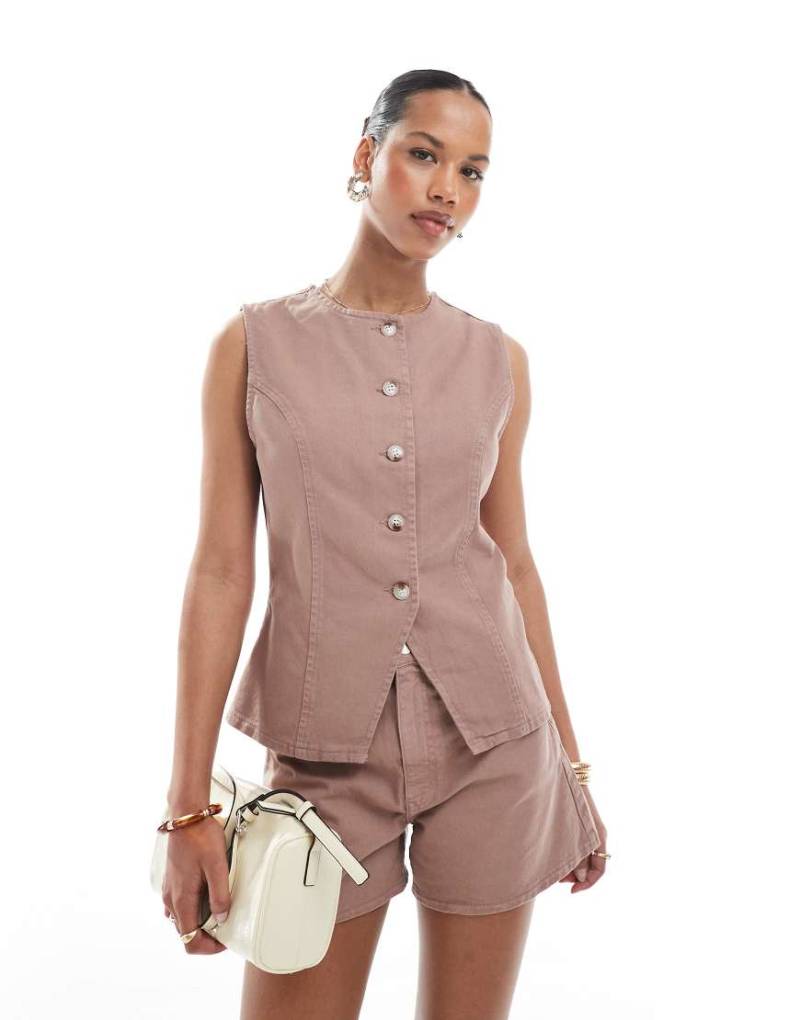 ASOS DESIGN - Camisole-Weste aus Denim in Mokka, Kombiteil-Braun von ASOS DESIGN