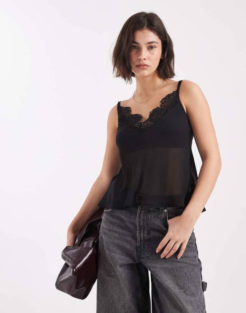 ASOS DESIGN - Camisole aus Chiffon und Spitze in Schwarz mit tiefem Ausschnitt von ASOS DESIGN