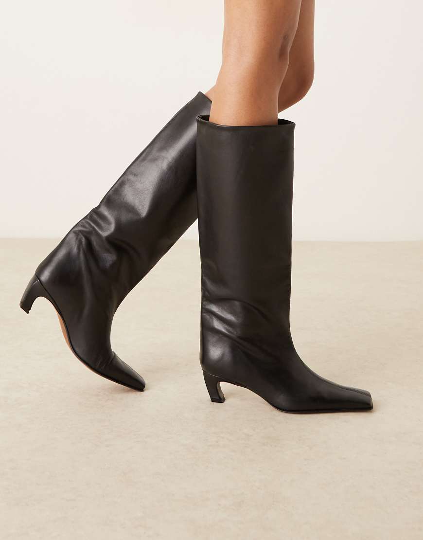 ASOS DESIGN - Candace - Hochwertige, kniehohe Stiefel zum Hineinschlüpfen aus Leder in Schwarz mit kantiger Zehenpartie von ASOS DESIGN