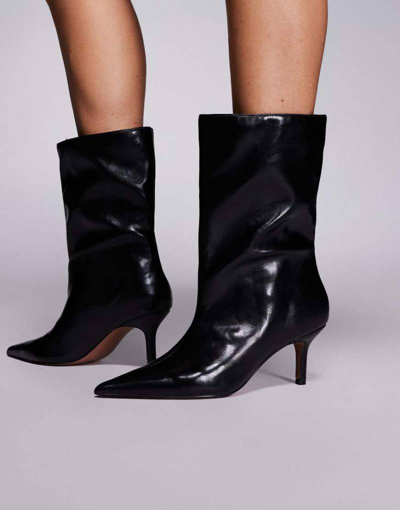 ASOS DESIGN - Candi - Weite Stiefel zum Hineinschlüpfen in Schwarz von ASOS DESIGN