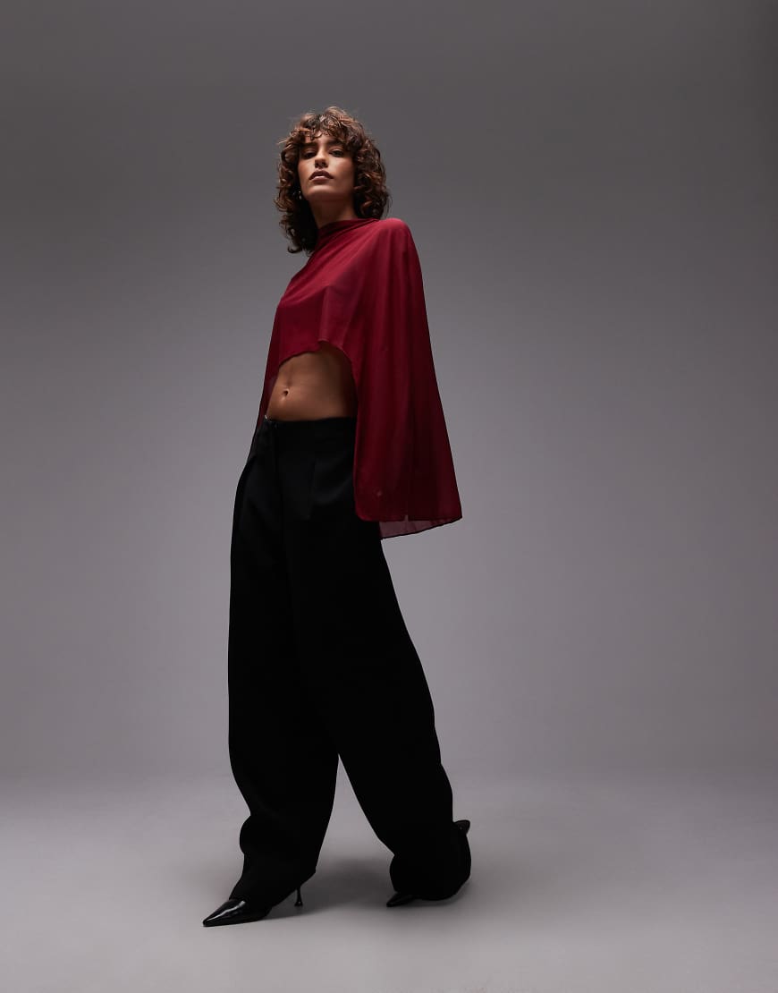 ASOS DESIGN - Cape aus transparentem Netzstoff in Beerenrot mit hinten längerem Saum ASOS DESIGN - Cape aus transparentem Netzstoff in Beerenrot mit hinten längerem Saum von ASOS DESIGN