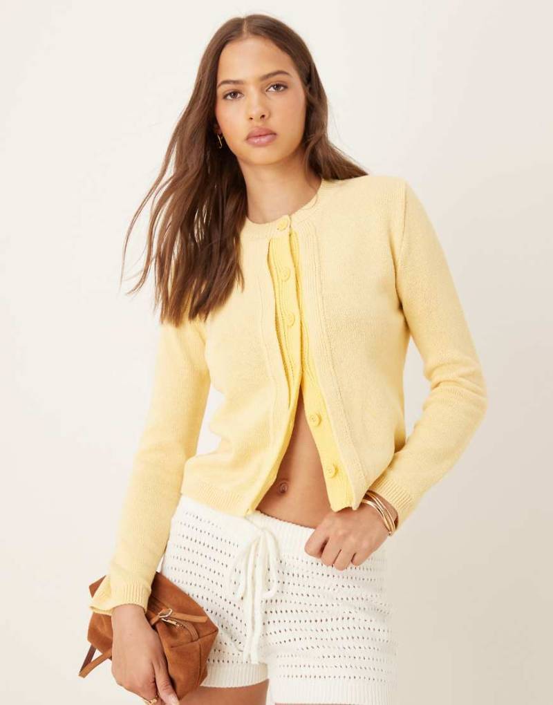 ASOS DESIGN - Cardigan in Zitronengelb mit doppeltem Knopfleistendetail von ASOS DESIGN