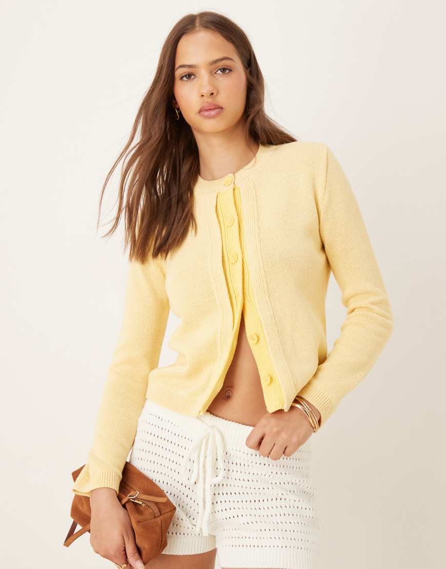 ASOS DESIGN - Cardigan in Zitronengelb mit doppeltem Knopfleistendetail ASOS DESIGN - Cardigan in Zitronengelb mit doppeltem Knopfleistendetail von ASOS DESIGN