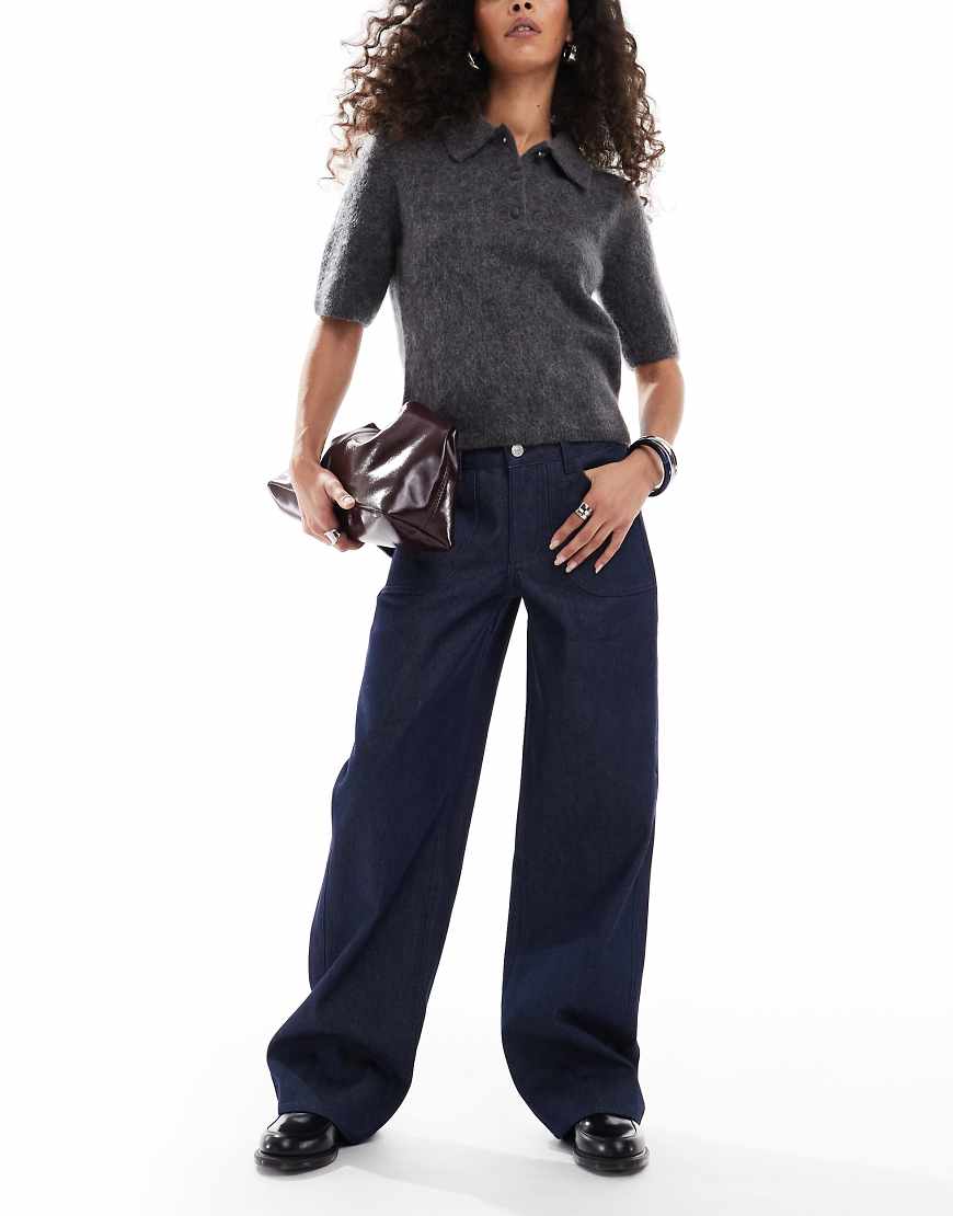 ASOS DESIGN - Cargo-Jeans aus Denim in tintenblauer Waschung mit niedrigem Bund von ASOS DESIGN