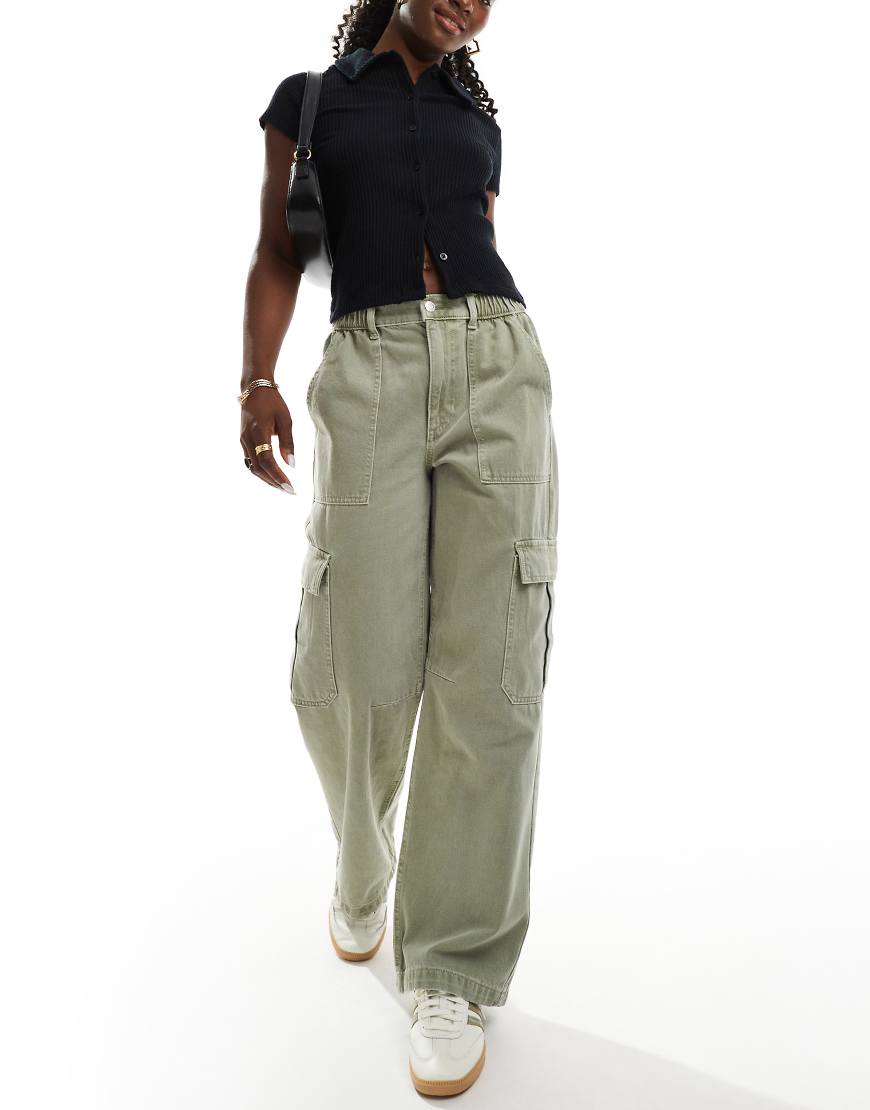 ASOS DESIGN - Cargo-Jeans in verwaschenem Khaki-Grün ASOS DESIGN - Cargo-Jeans in verwaschenem Khaki-Grün von ASOS DESIGN