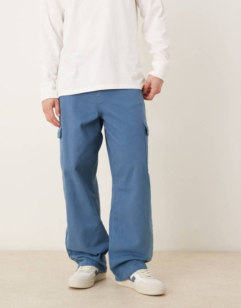 ASOS DESIGN - Cargohose in Blau mit geradem Schnitt-Marineblau von ASOS DESIGN