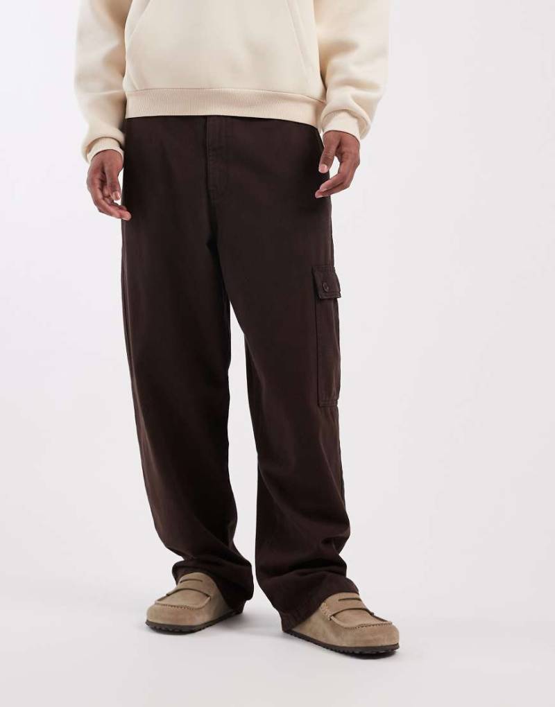 ASOS DESIGN - Cargohose in Braun mit lockerem, geradem Schnitt-Brown von ASOS DESIGN